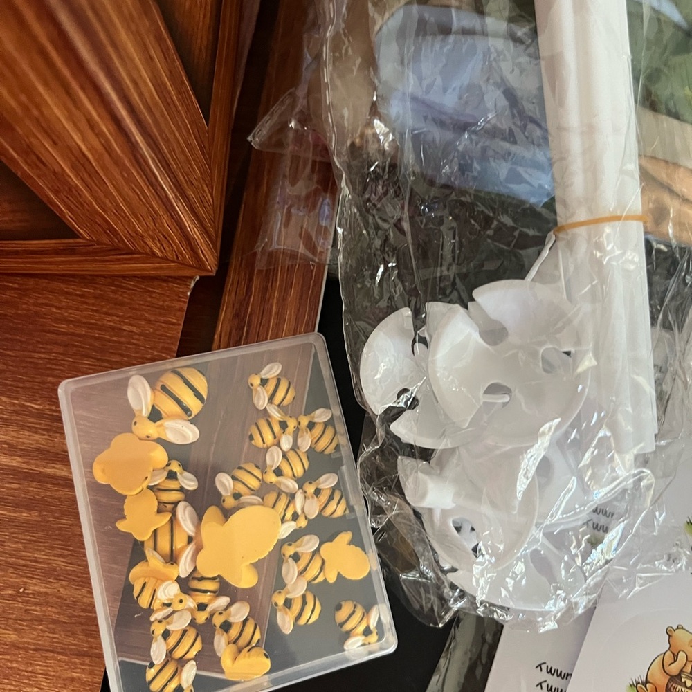 Winnie the Pooh BabyShower Set - Picture 2 of 14